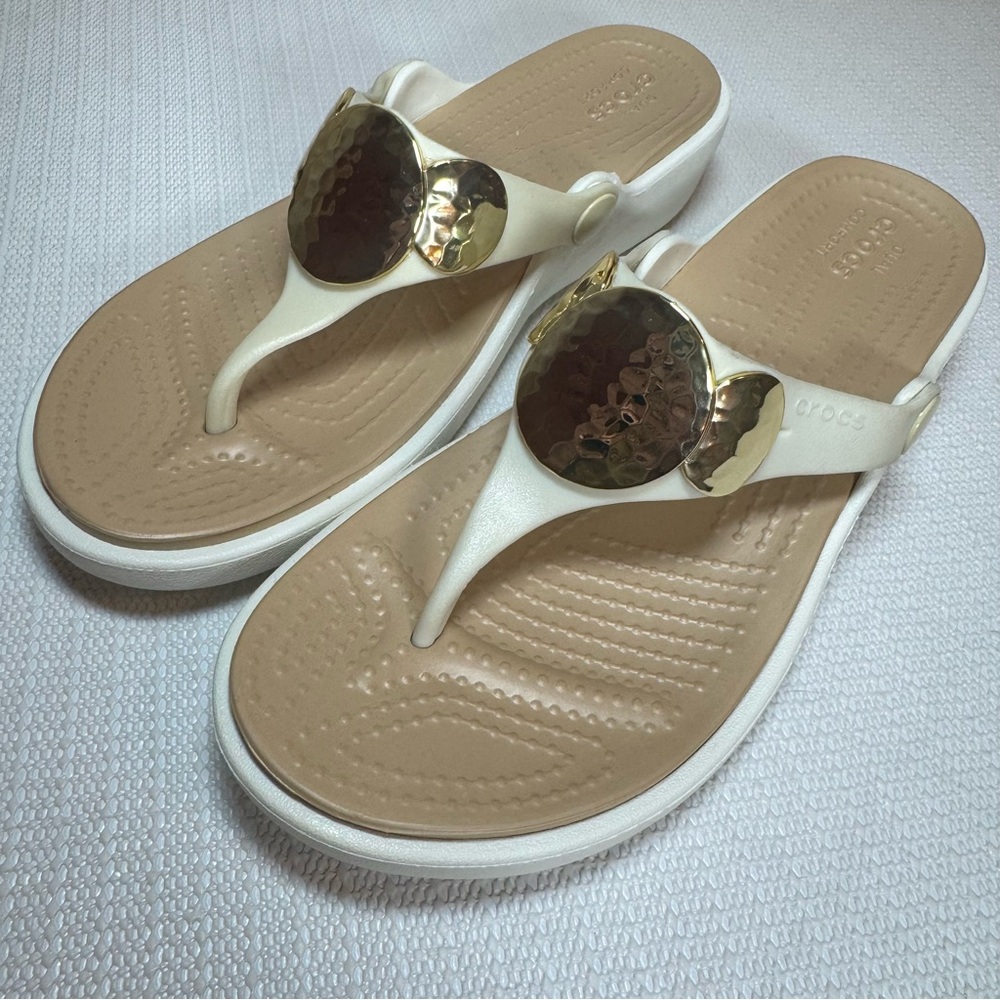 Crocs Flip Flops Sandal Sanrah 204009 Off White Gold Detail Embellishment size 6